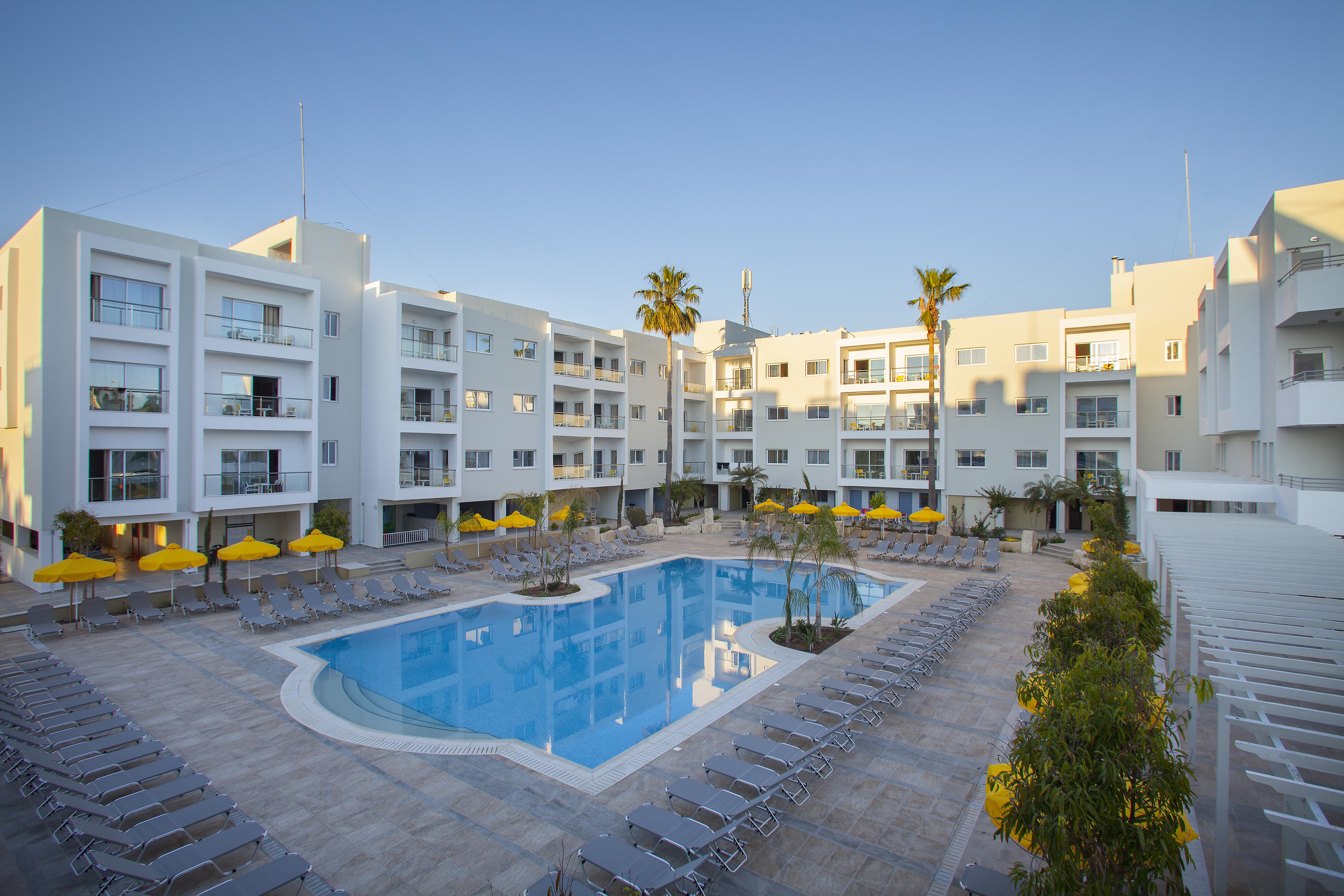 Hotel Mayfair Gardens à Paphos Extérieur photo